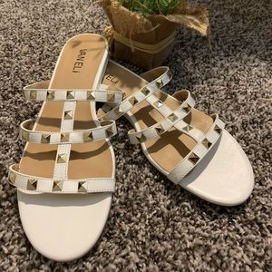 Van Eli sandals 7N runs smalls